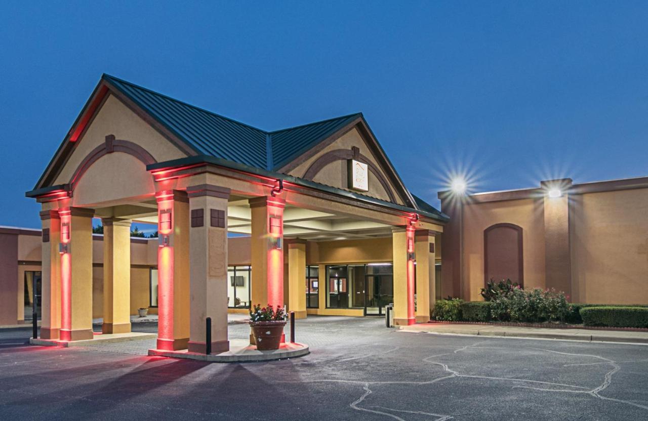 Red Roof Inn Форсайт Екстериор снимка