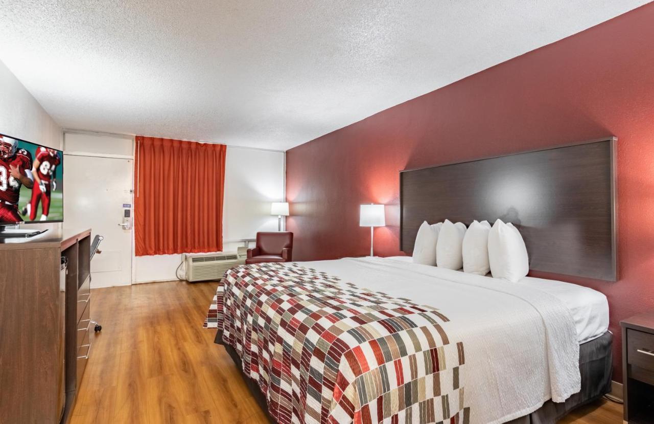 Red Roof Inn Форсайт Екстериор снимка