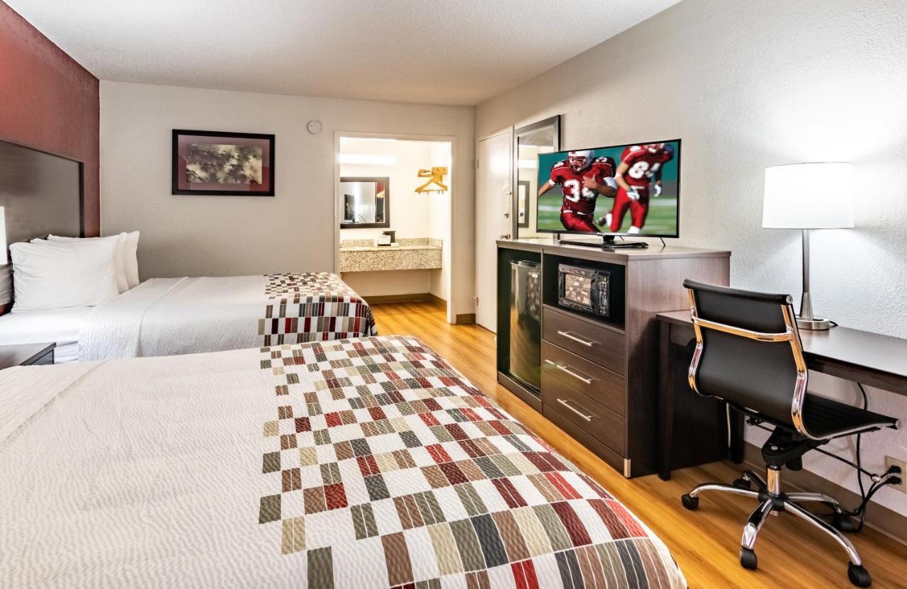Red Roof Inn Форсайт Екстериор снимка