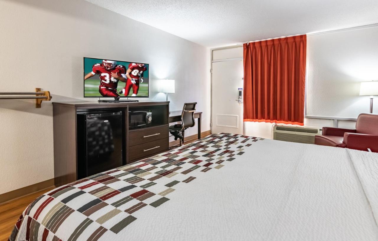 Red Roof Inn Форсайт Екстериор снимка