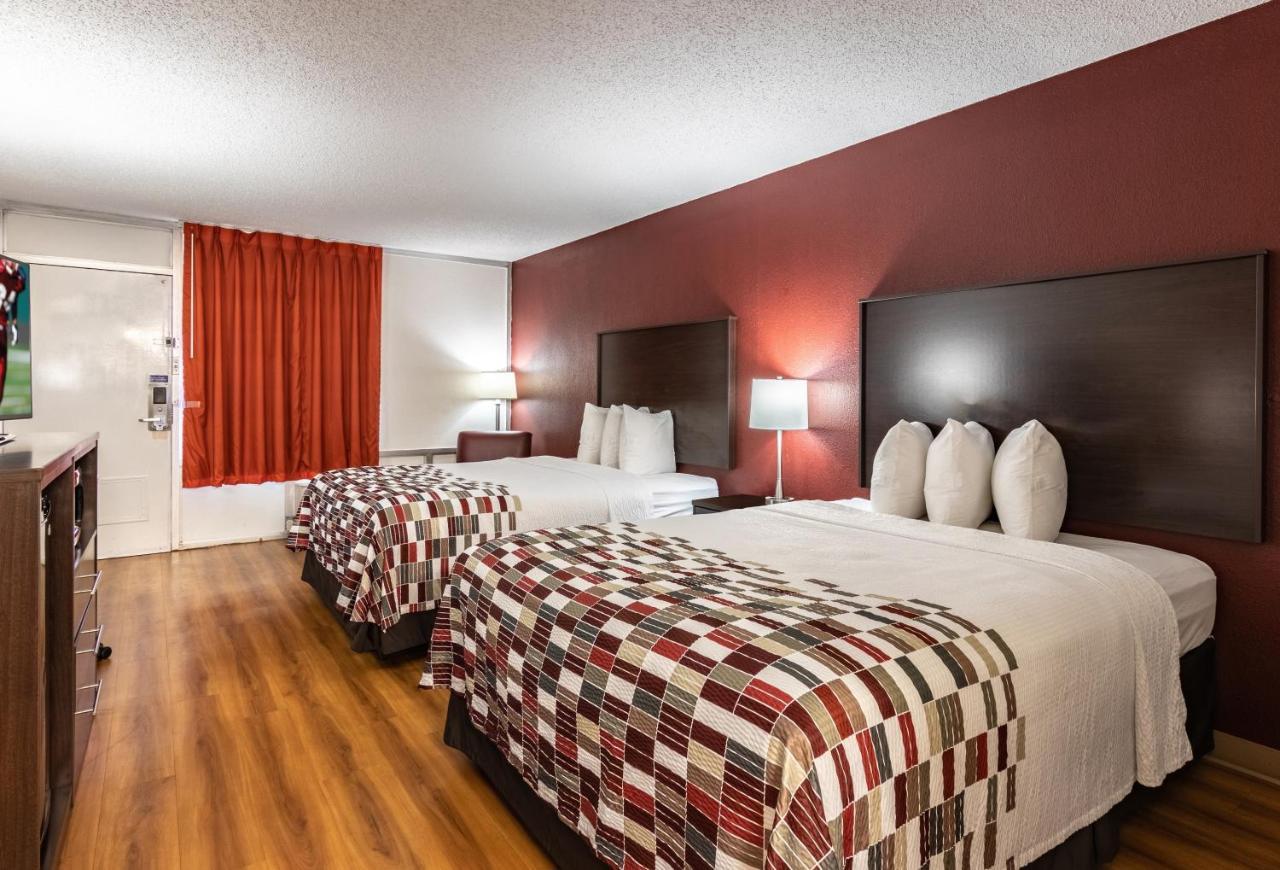 Red Roof Inn Форсайт Екстериор снимка