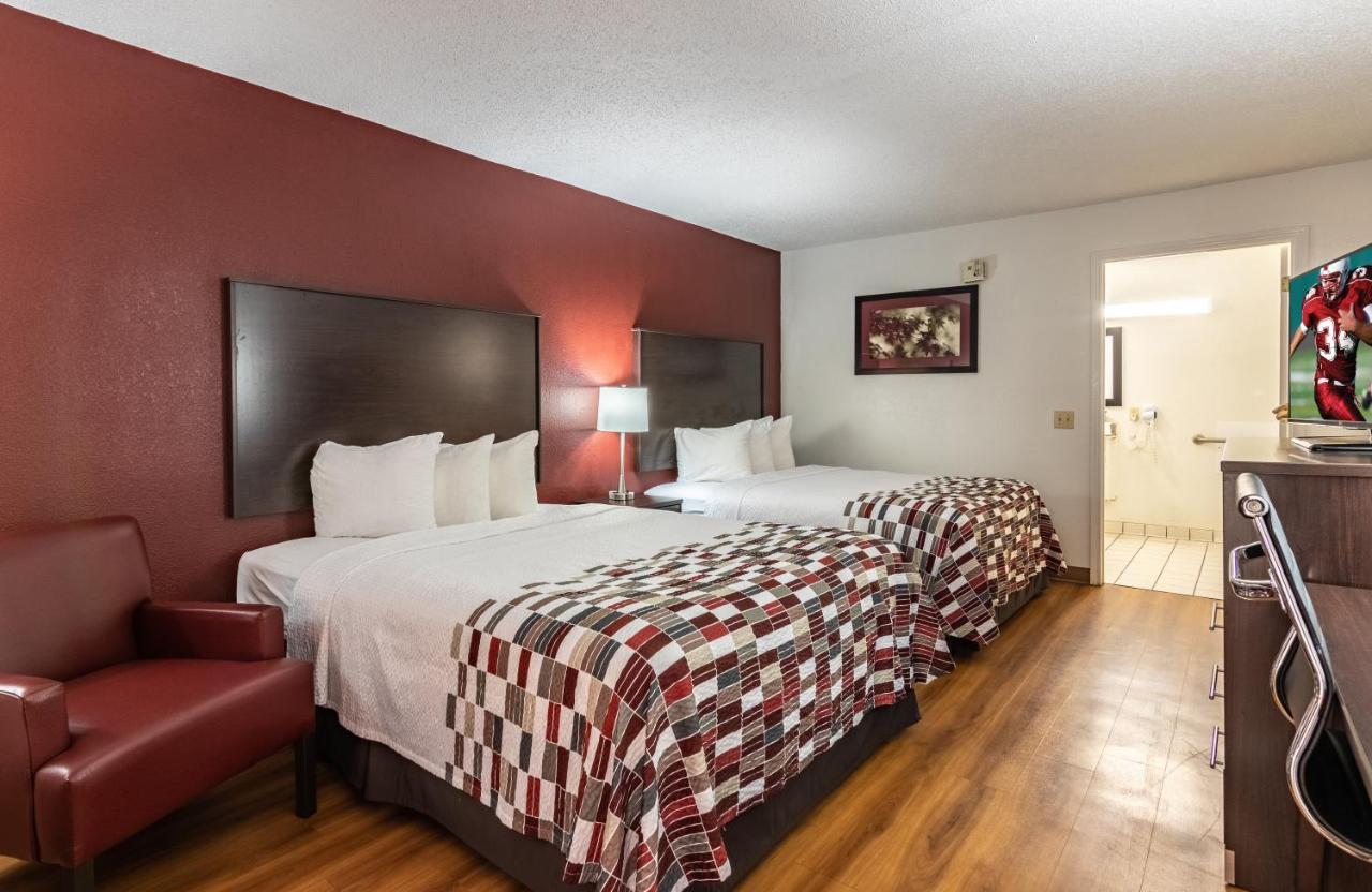 Red Roof Inn Форсайт Екстериор снимка