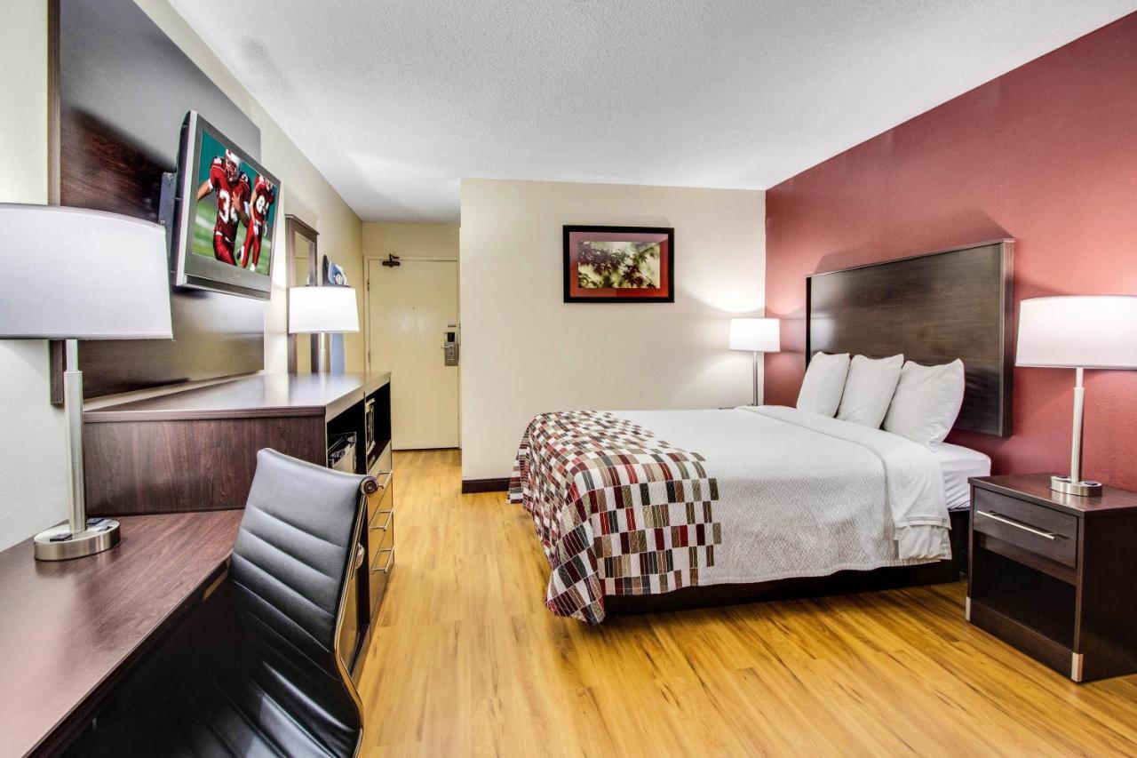 Red Roof Inn Форсайт Екстериор снимка