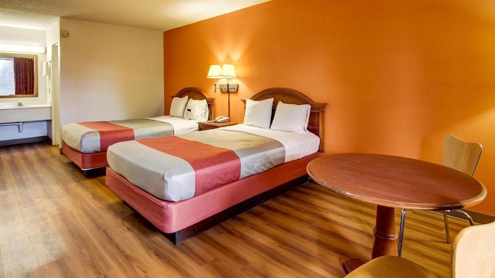 Red Roof Inn Форсайт Екстериор снимка