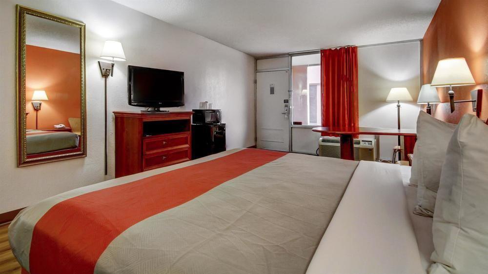 Red Roof Inn Форсайт Екстериор снимка