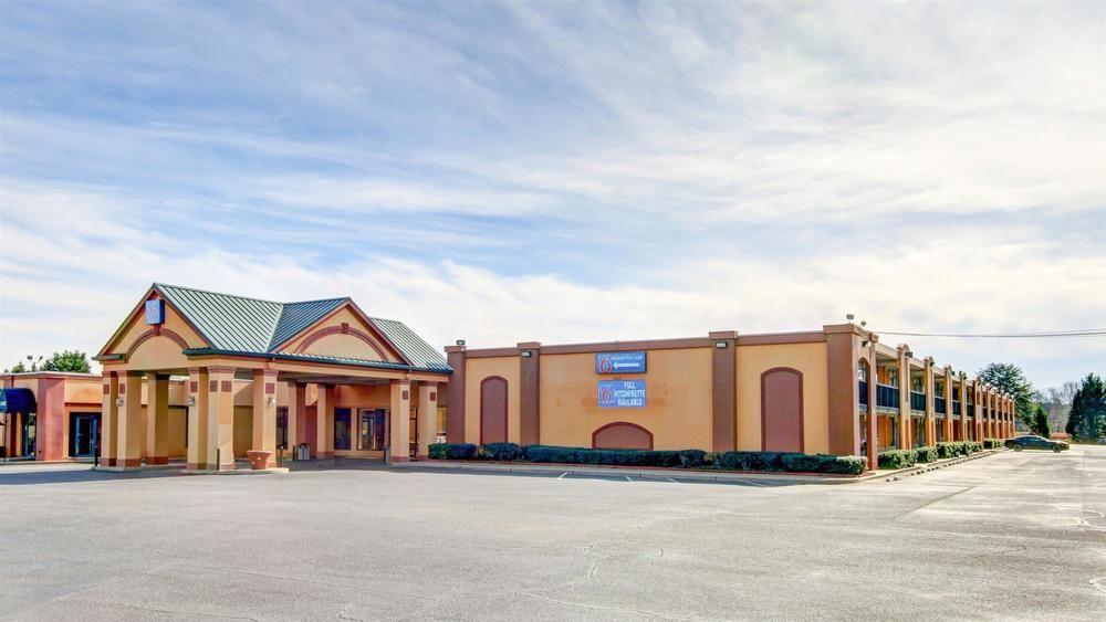 Red Roof Inn Форсайт Екстериор снимка