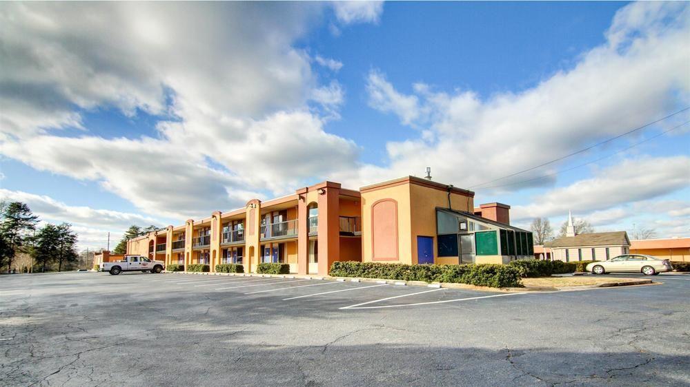 Red Roof Inn Форсайт Екстериор снимка