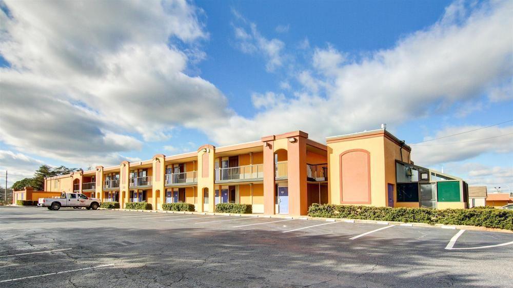 Red Roof Inn Форсайт Екстериор снимка