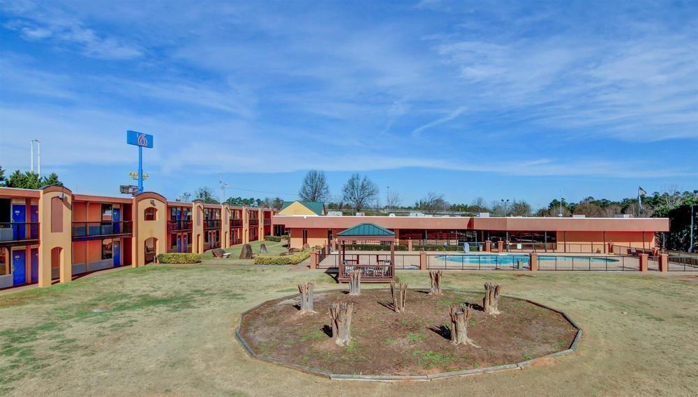 Red Roof Inn Форсайт Екстериор снимка
