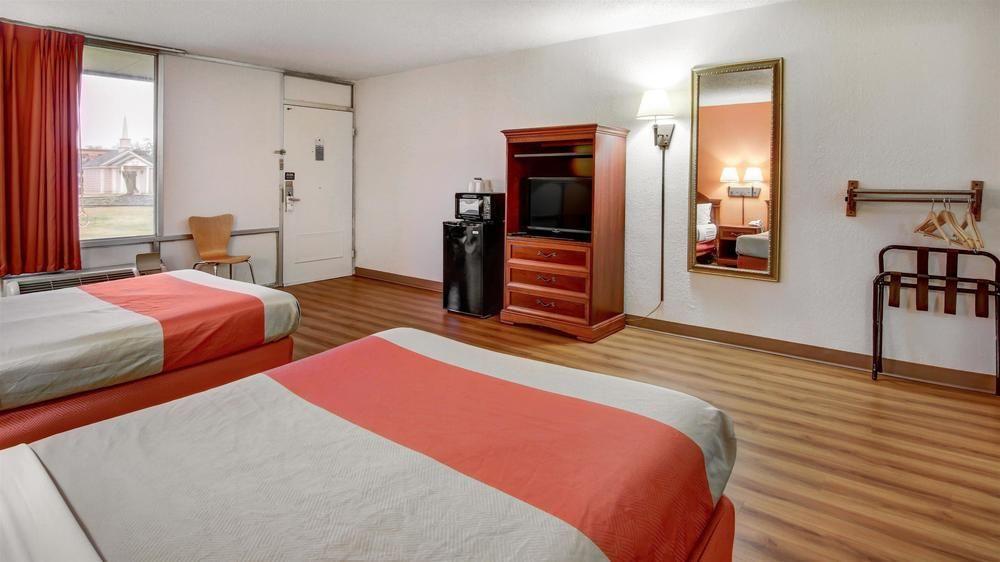 Red Roof Inn Форсайт Екстериор снимка